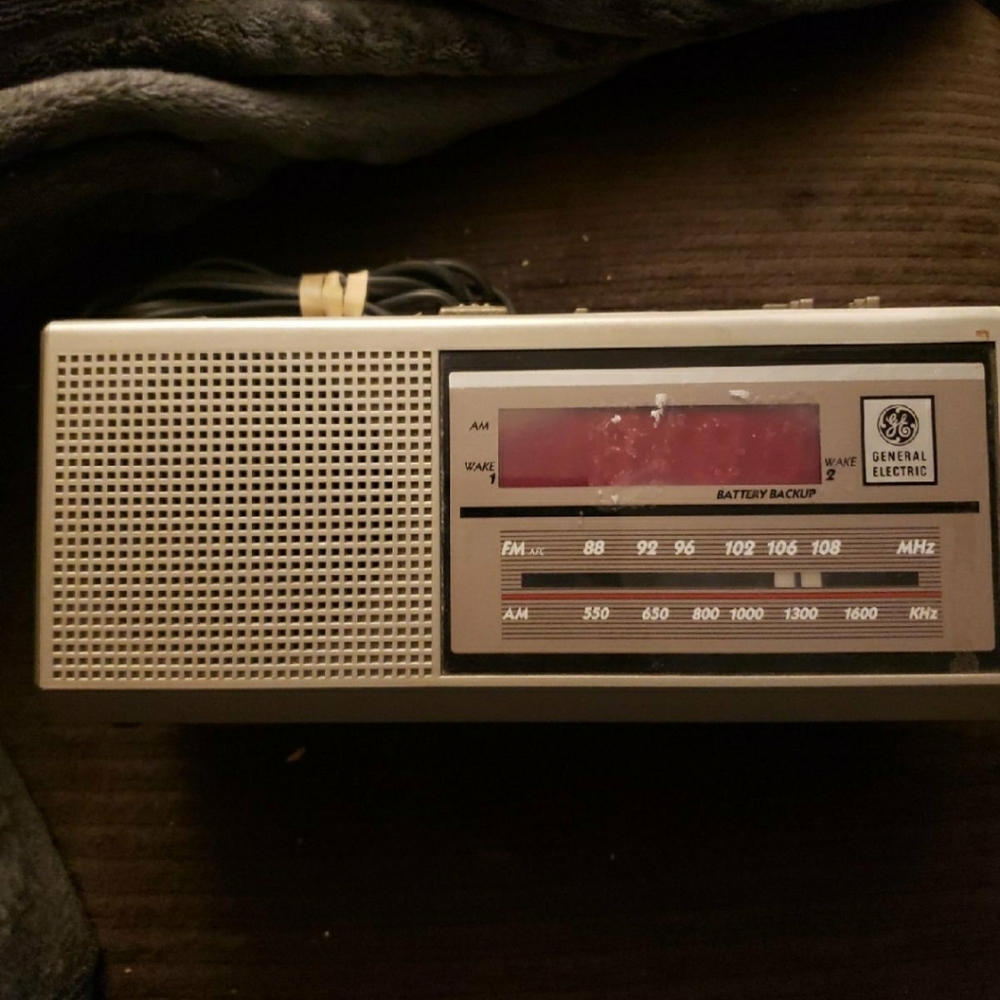 General Electric Vintage Alarm Clock Radio